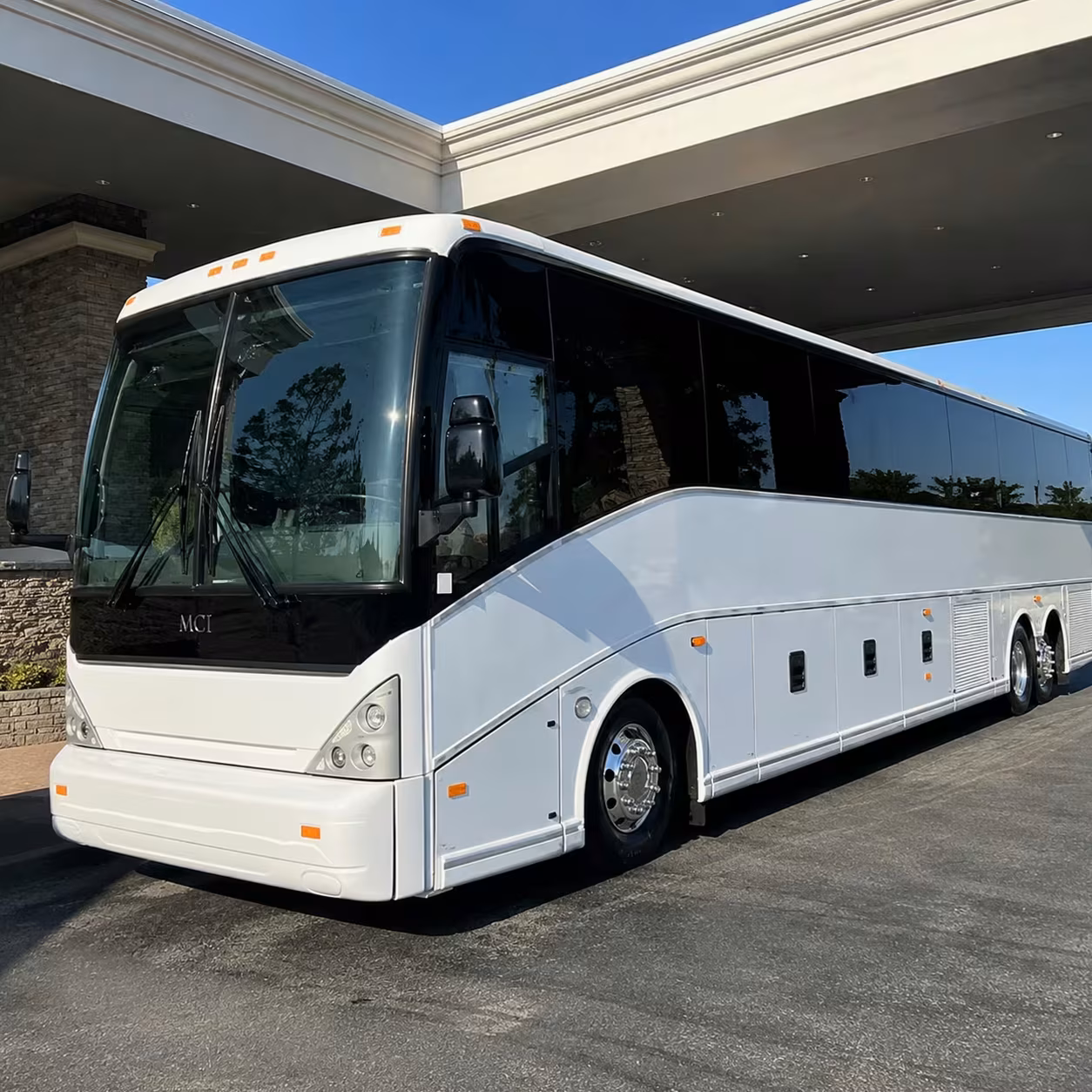 kissimmee shuttle buses between mco airport and area resorts